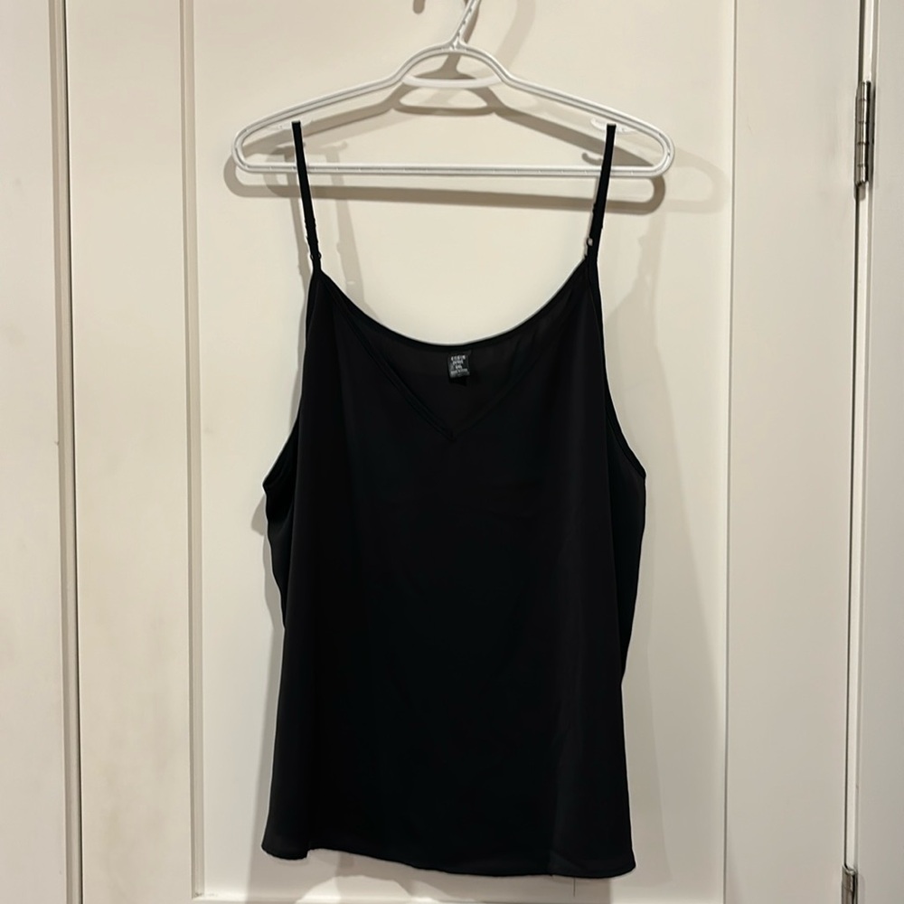 Flowy black top